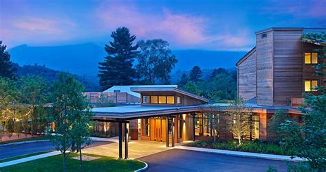 Topnotch resort - Designed to blend the beauty of its mountain surroundings with a delightful “cosmopolitan-ality,” Topnotch Resort provides its signature rustic elegance throughout a 120-acre …
